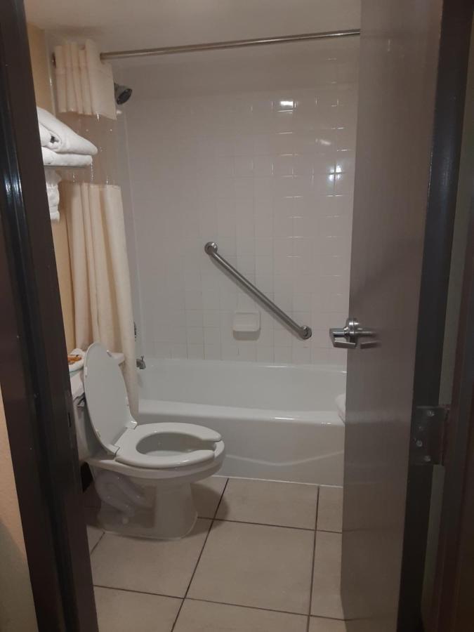 Charming One Bedroom Resort-Style Studio With Pool And Beach Access رسكن المظهر الخارجي الصورة