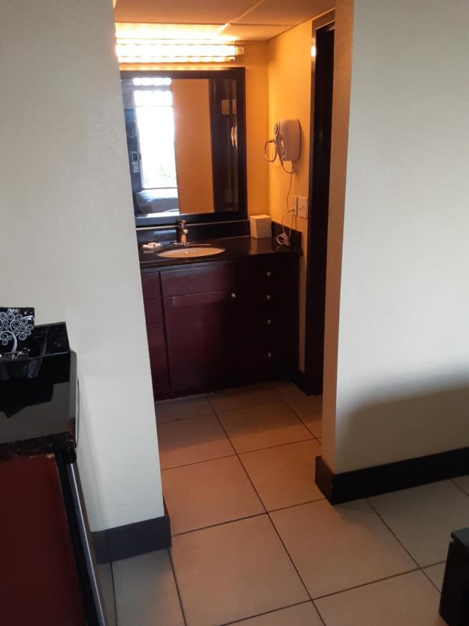Charming One Bedroom Resort-Style Studio With Pool And Beach Access رسكن المظهر الخارجي الصورة