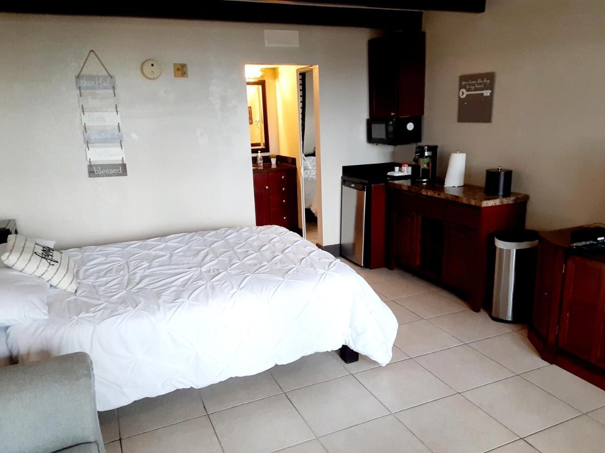 Charming One Bedroom Resort-Style Studio With Pool And Beach Access رسكن المظهر الخارجي الصورة