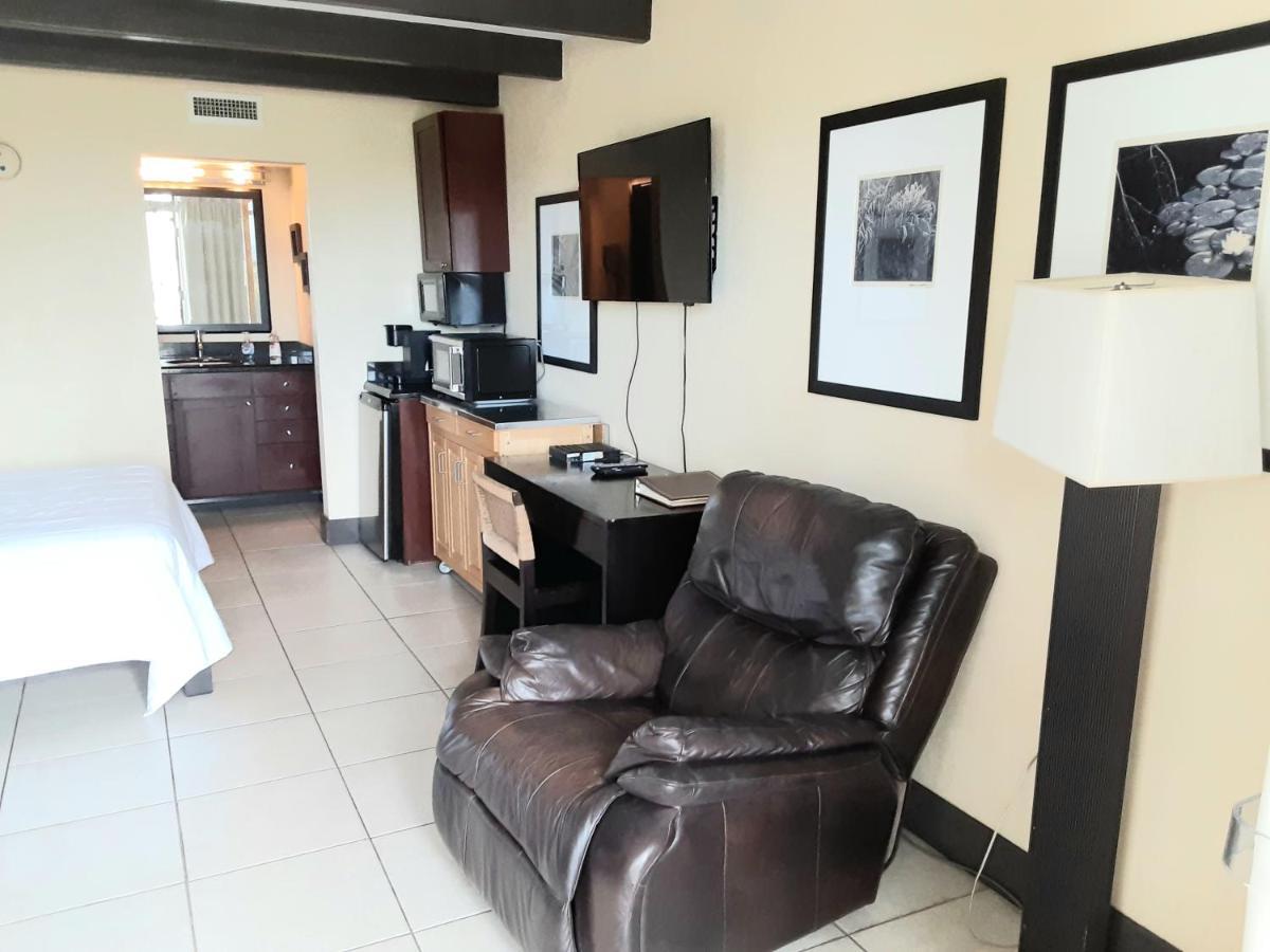 Charming One Bedroom Resort-Style Studio With Pool And Beach Access رسكن المظهر الخارجي الصورة